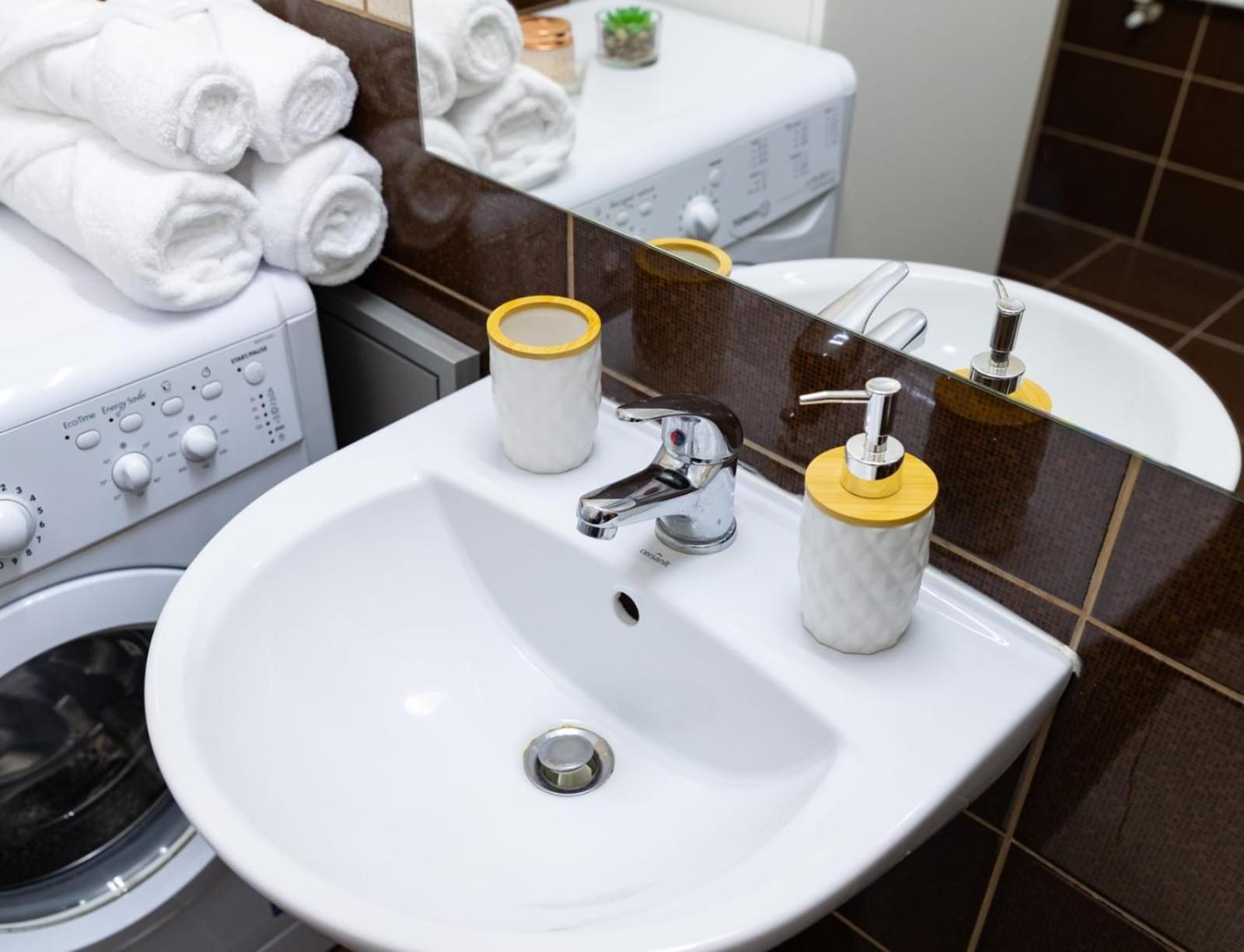 Studio Deluxe Uniri Bükreş Dış mekan fotoğraf